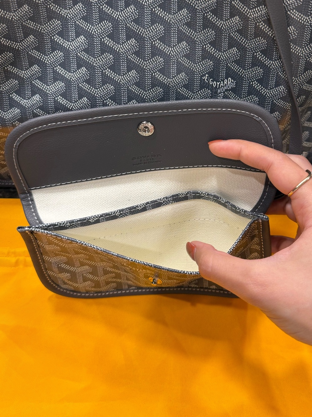 Goyard reversible grey PM tote! 🩶 - Picture 15 of 16